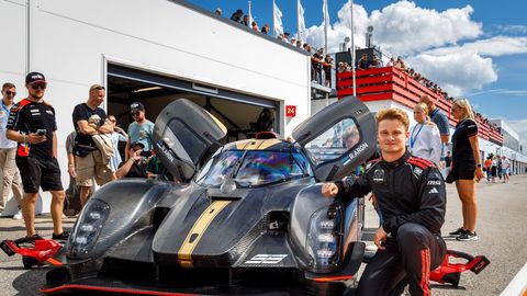 VIDEO ⟩ Superautoga kihutanud Ralf Aron lõi Pärnu ringraja tippmargi mäekõrguselt üle