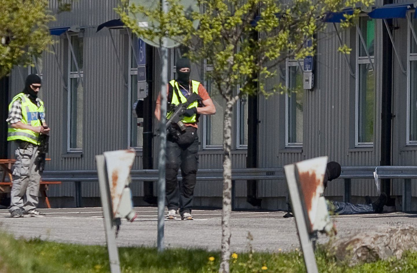 Politsei erioperatsioon Umeås, kus kurjategijad püüdsid tungida rahahoidlasse.