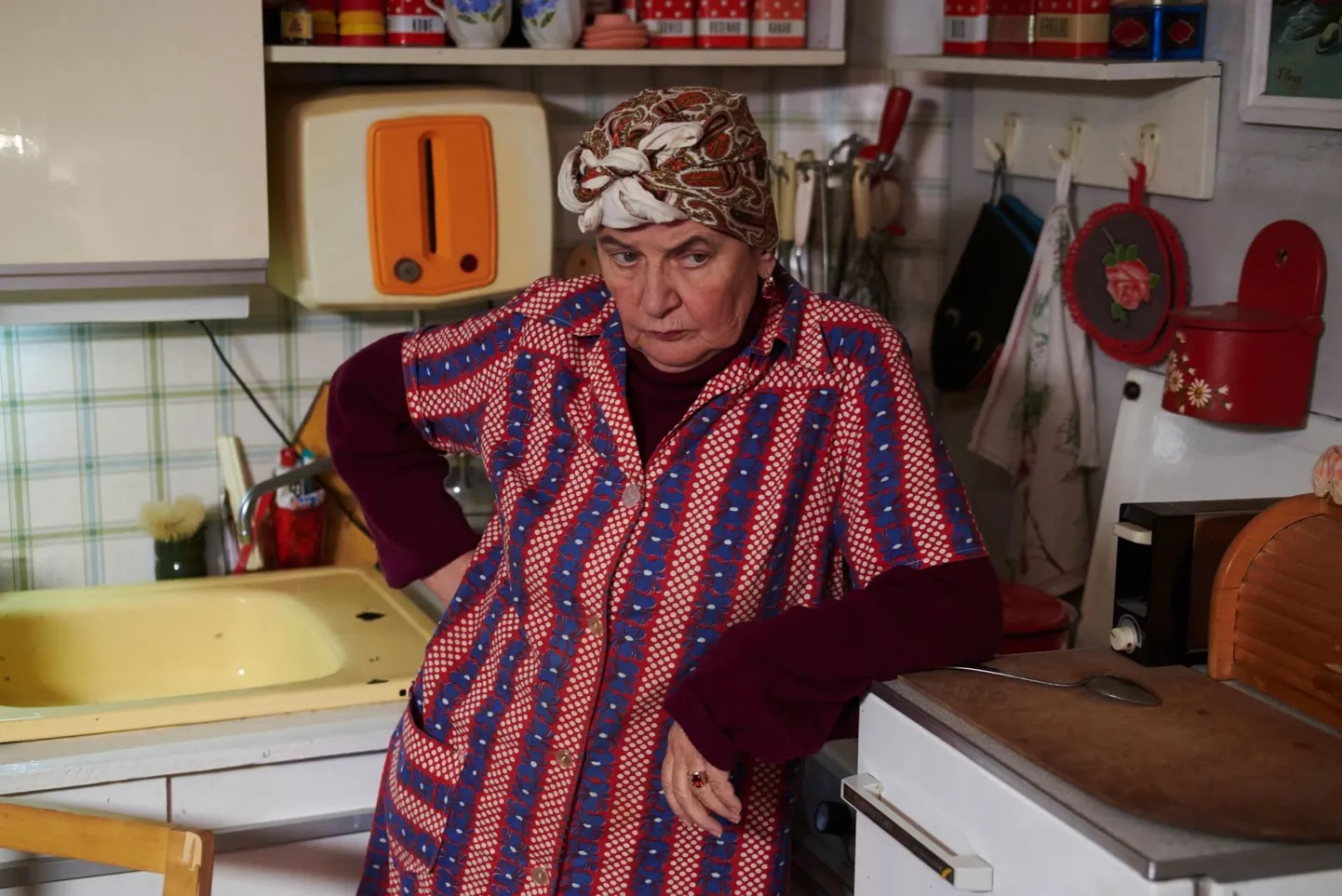Meenutus telesarja «ENSV» algusajast, fotol naabrimutt Aino Kessner (Helene Vannari).