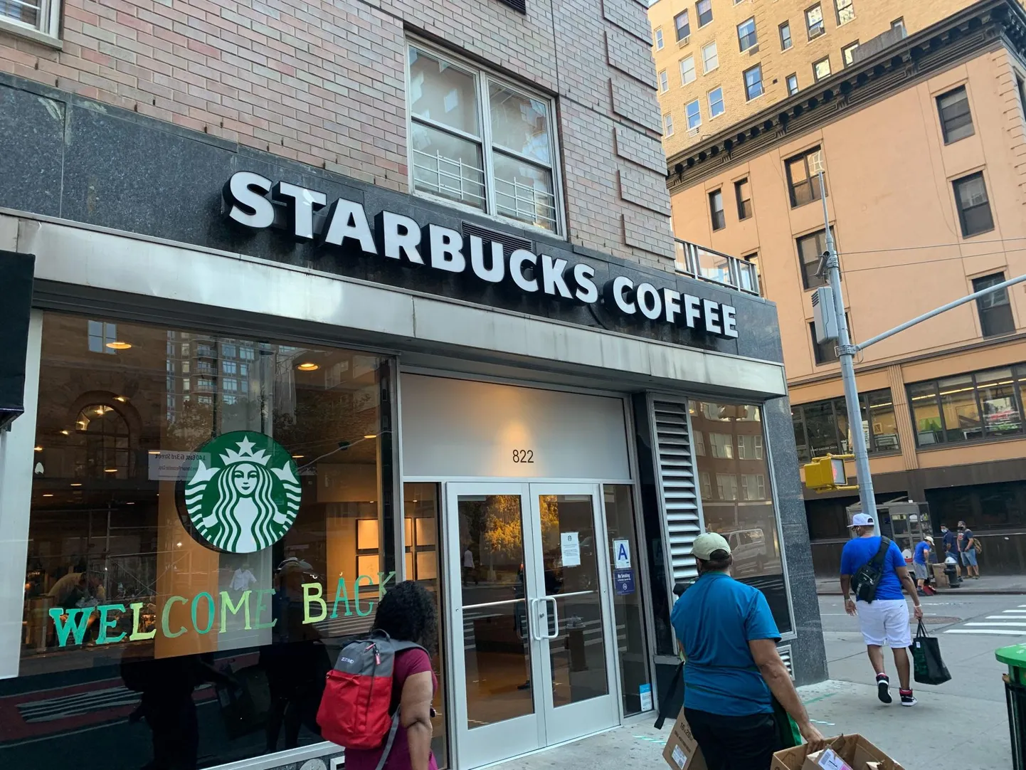 Ühena viimastest kuulutas Facebookis reklaamiboikoti välja maailma suurim kohvikukett Starbucks.