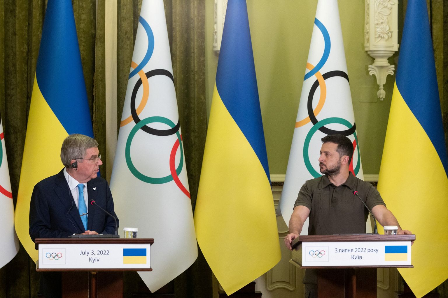 Olümpiaisad ja Ukraina ninamehed vaatavad omavahel praegu tõtt.