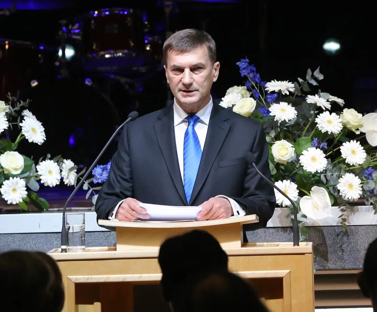 Oma kavast panna peaministri amet 4. märtsil maha teatas Andrus Ansip päev enne vabariigi aastapäeva Tartus, Vanemuise kontserdimajas peetud kõnes.