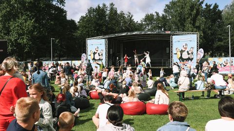 Lauluväljakust saab hiiglaslik mängumaa: Lastekaitsepäeva festival toob Lolala uue kava, miniloomaaia ja AHHAA teadusteatri