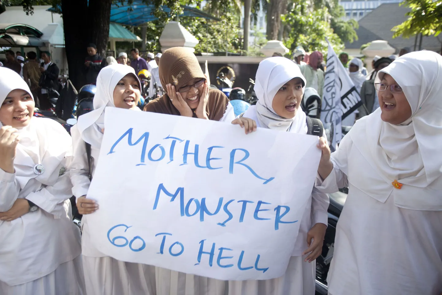 Lady Gaga vastane protest Jakartas