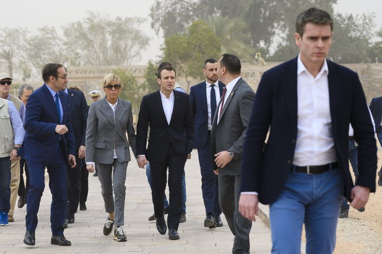 Prantsuse president Emmanuel Macron ja esileedi Brigitte Macron on Egiptuses visiidil. Prantslastele jäid silma proua Macroni kallid spordijalatsid