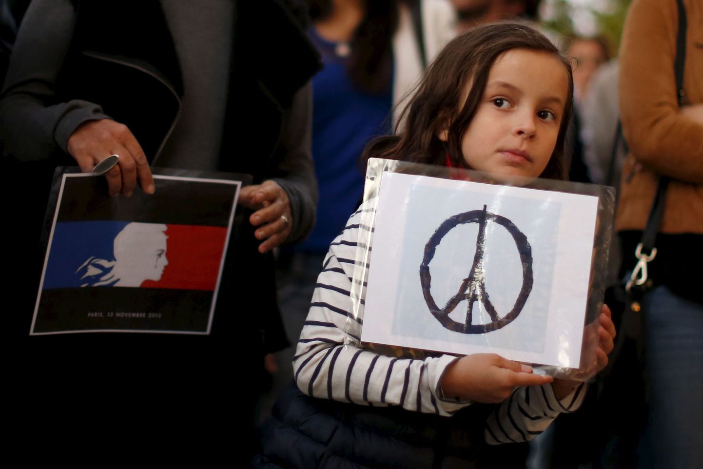 Траур по погибшим в Париже. Фото иллюстративное