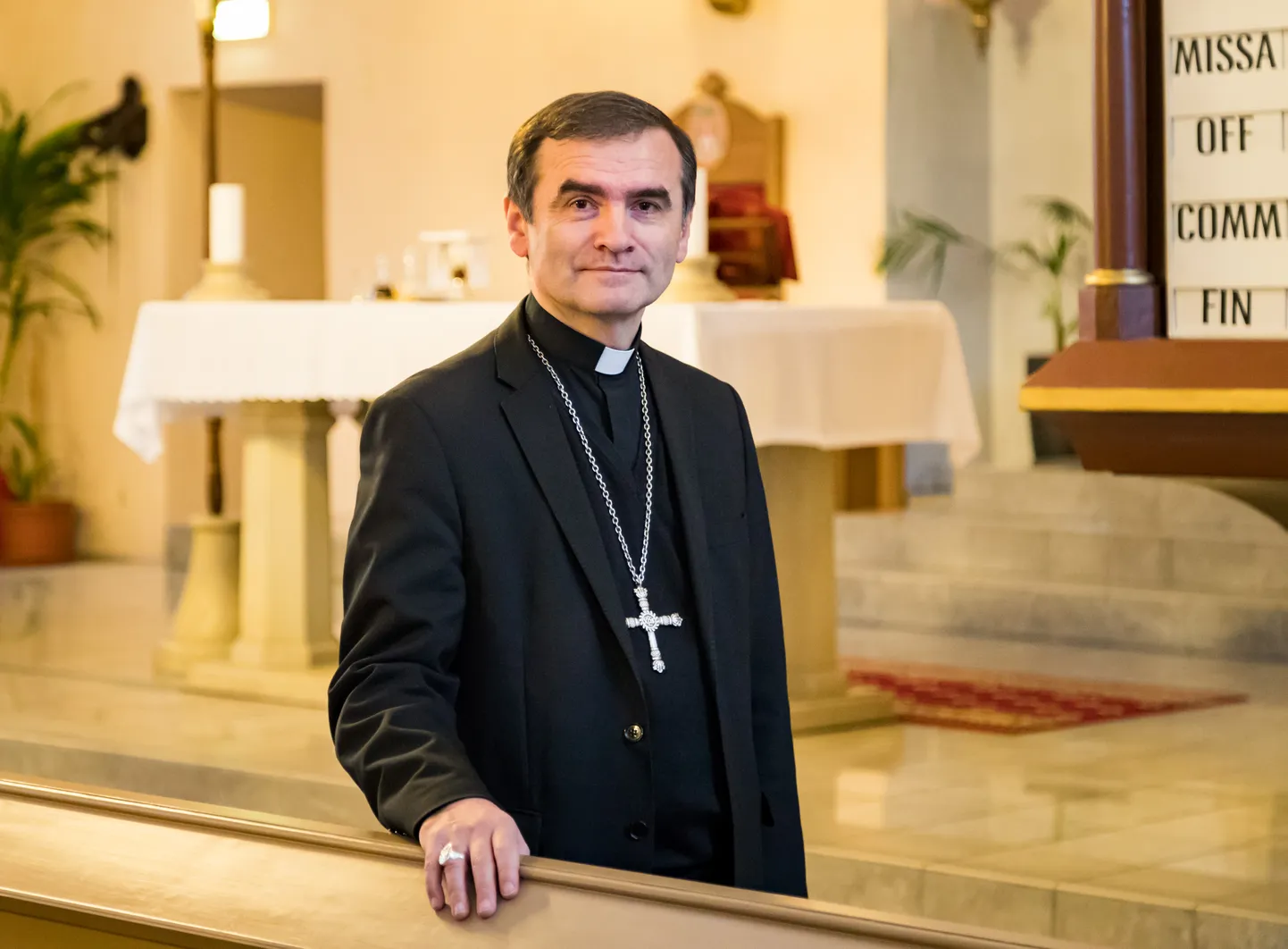 Eesti katoliku kiriku piiskop Philippe Jourdan käis Pariisis elades sageli missal just Jumalaema kirikus.