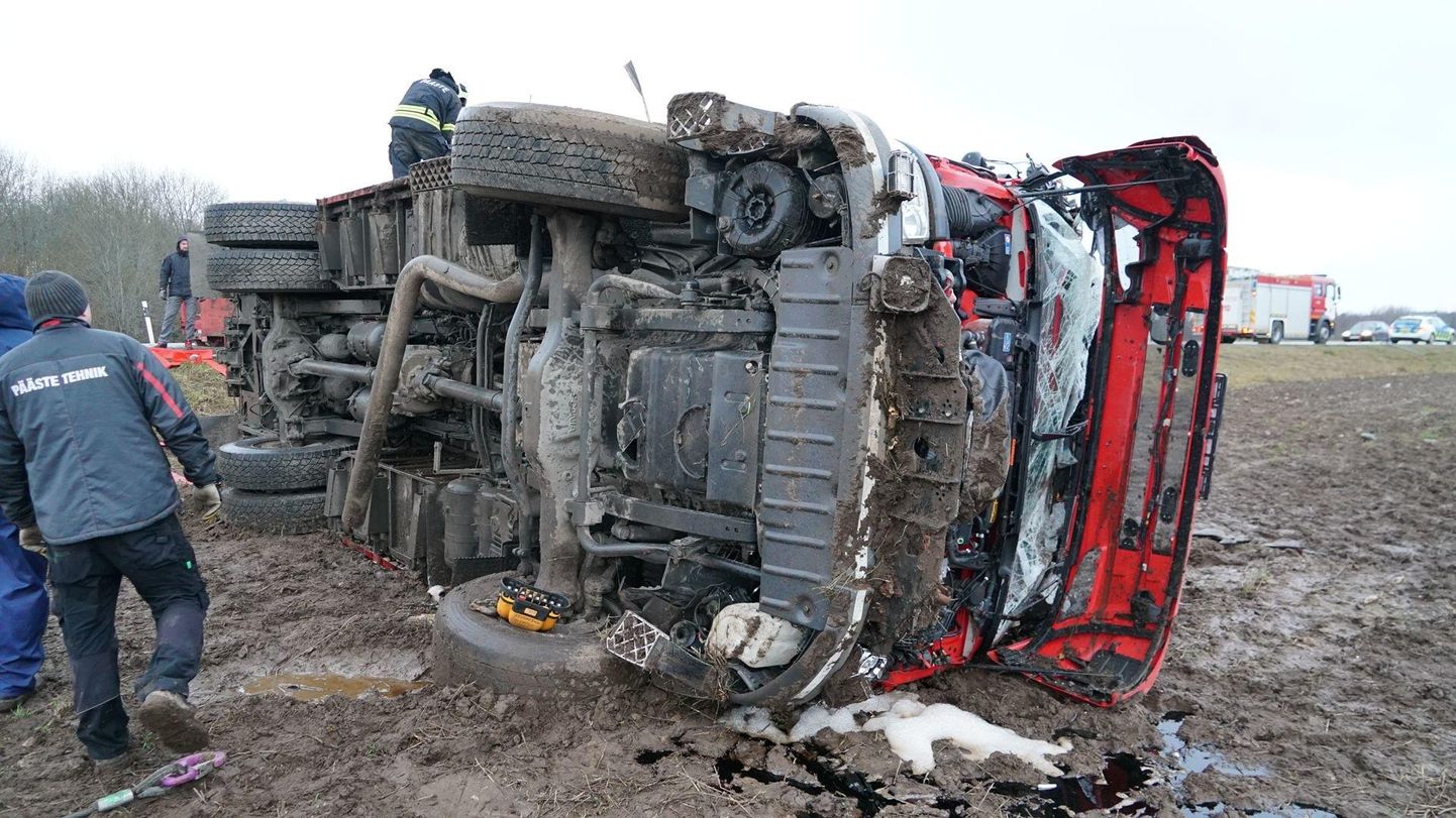 Машина спасателей попала в ДТП 31 декабря.