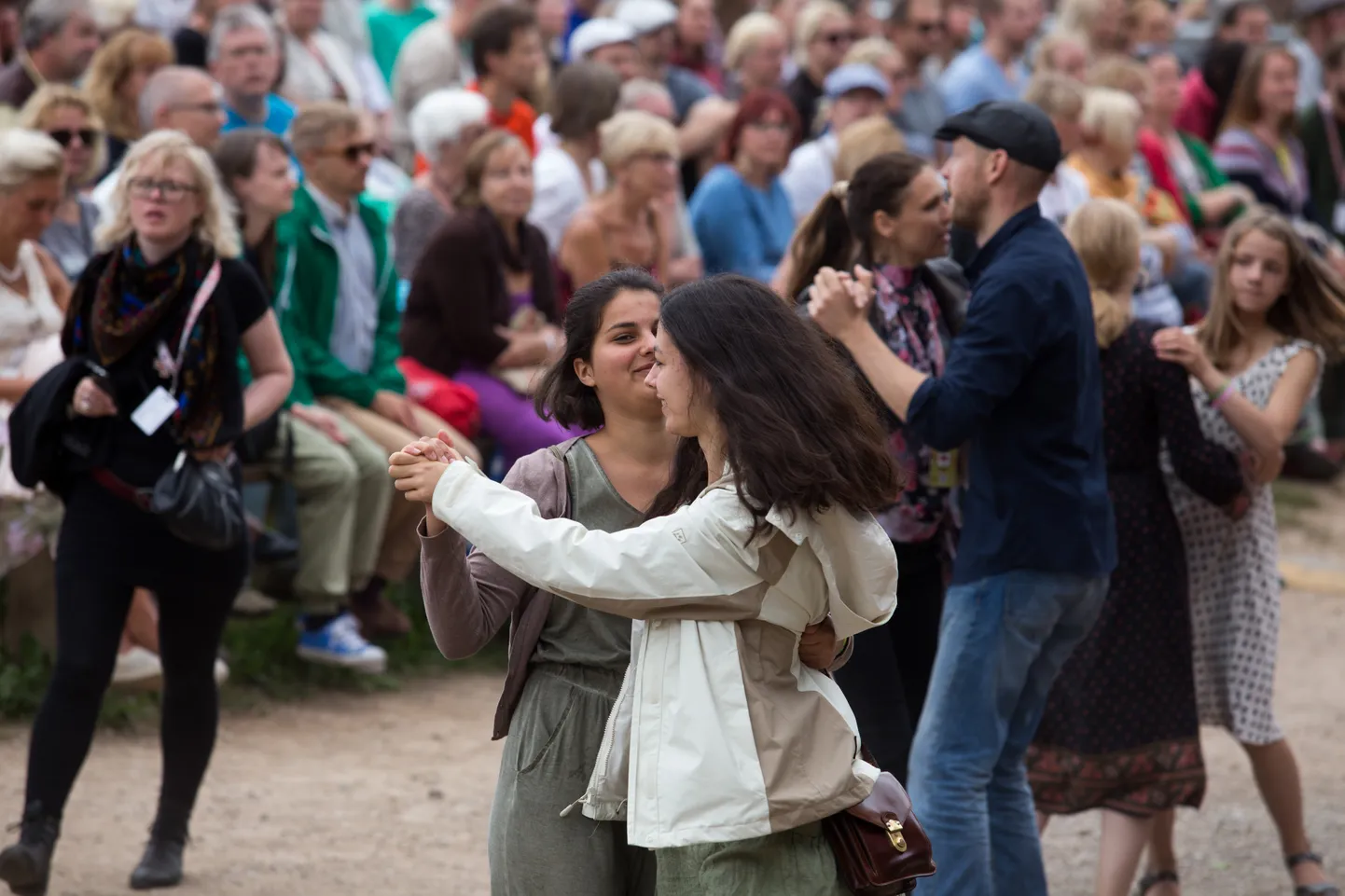 Kuigi Viljandi pärimusmuusika festivalil võib publiku seas võõrkeeli kuulda üsna sageli, pole korraldajad endale varem välismaal reklaami teinud.