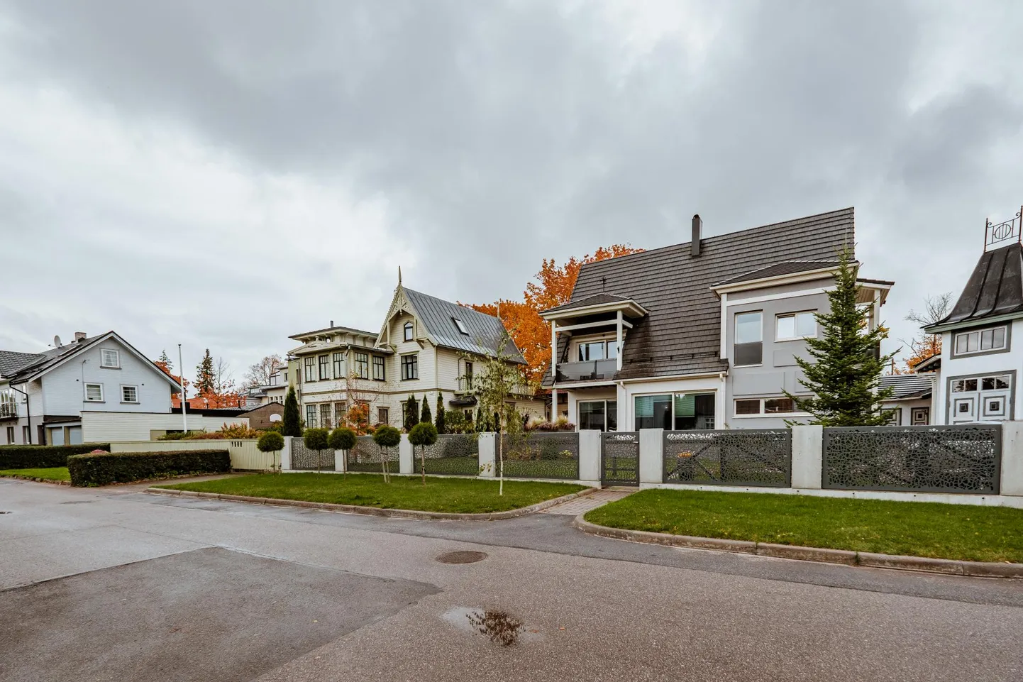 Kampaania “Värvid linna!” eesmärk on väärtustada elukeskkonda, parandada linna ilmet ja säilitada ehitiste fassaadide korrastamisega puit- ja kiviarhitektuuri.