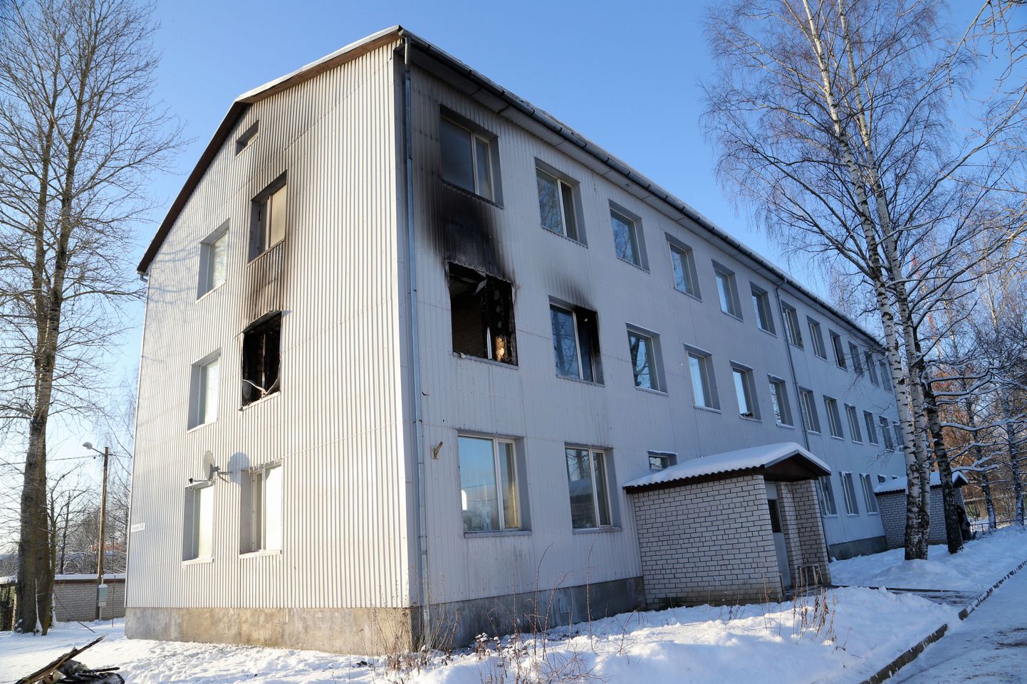 Tartus 114a sotsiaalmajas põles tühjaks teise korruse korter.