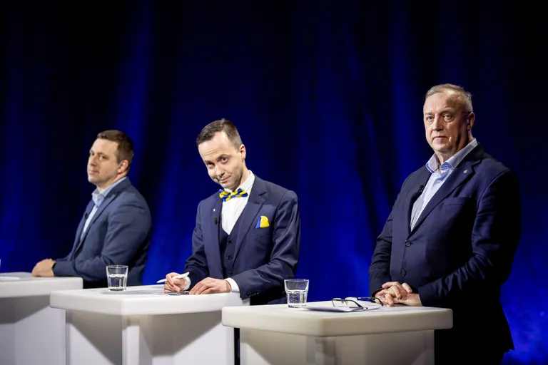 Вадим Белобровцев (слева, Центристская партия), Евгений Криштафович (в центре, Партия реформ) и Март Каллас (EKRE) на теледебатах.