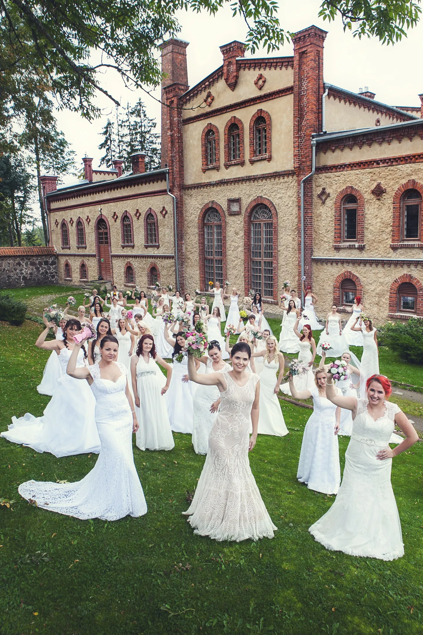 Pruutide kogunemine Mooste Viinavabrikus 20. septembril 2015.