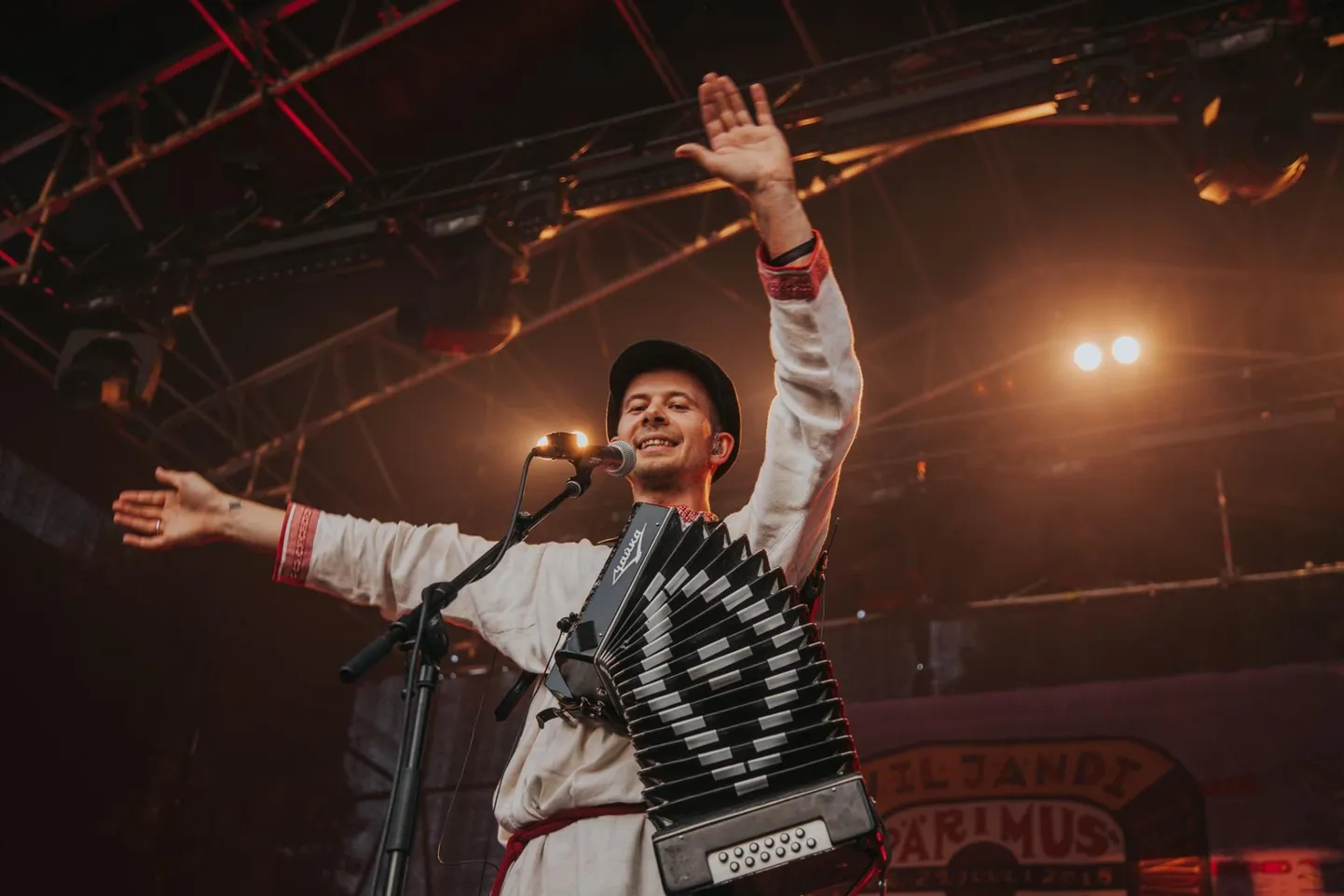Jalmar Vabarna ja Zetod XXVI Viljandi Pärimusmuusika Festivalil.