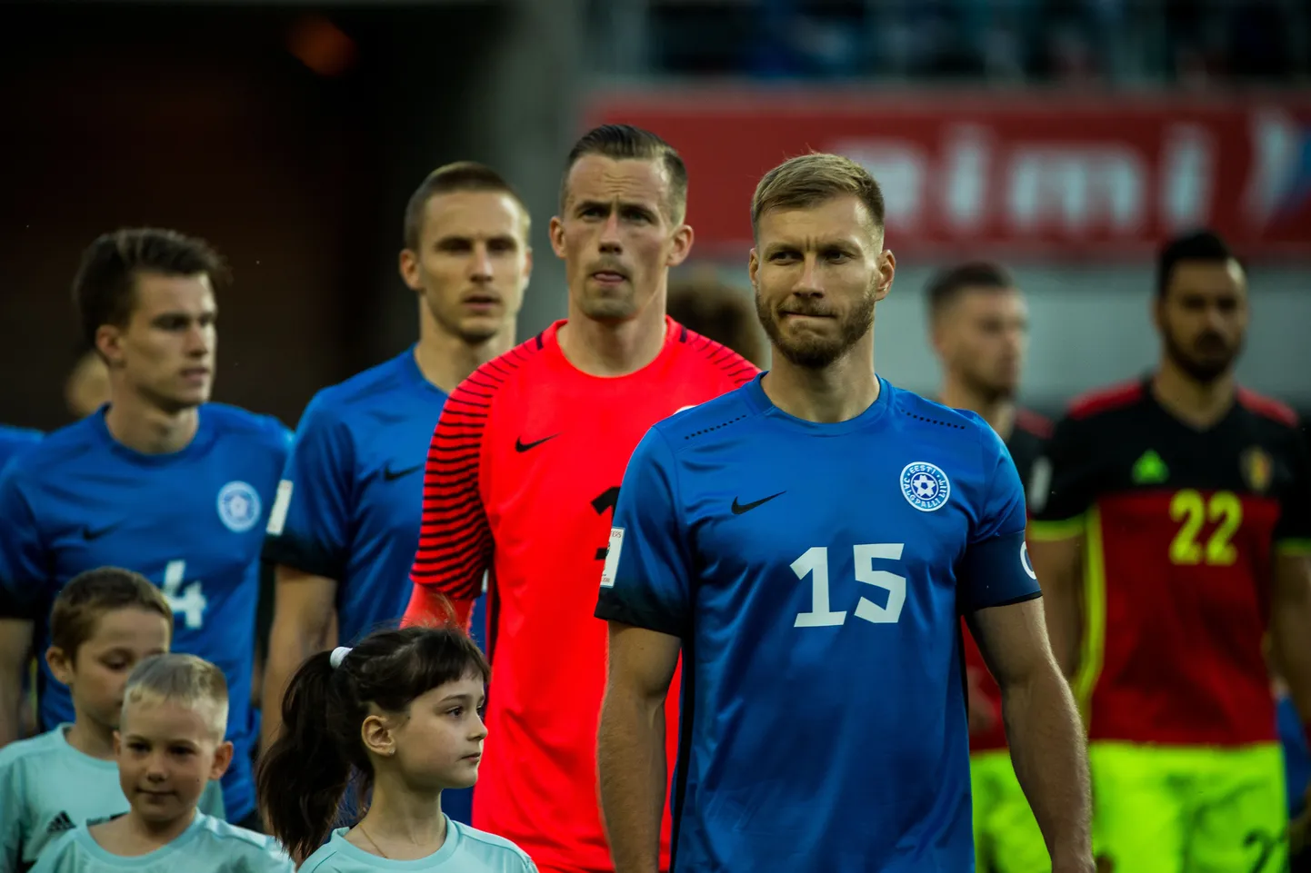 Oksjonil läheb pakkumisele ka Eesti koondise kapteni Ragnar Klavani (esiplaanil) mängusärk.