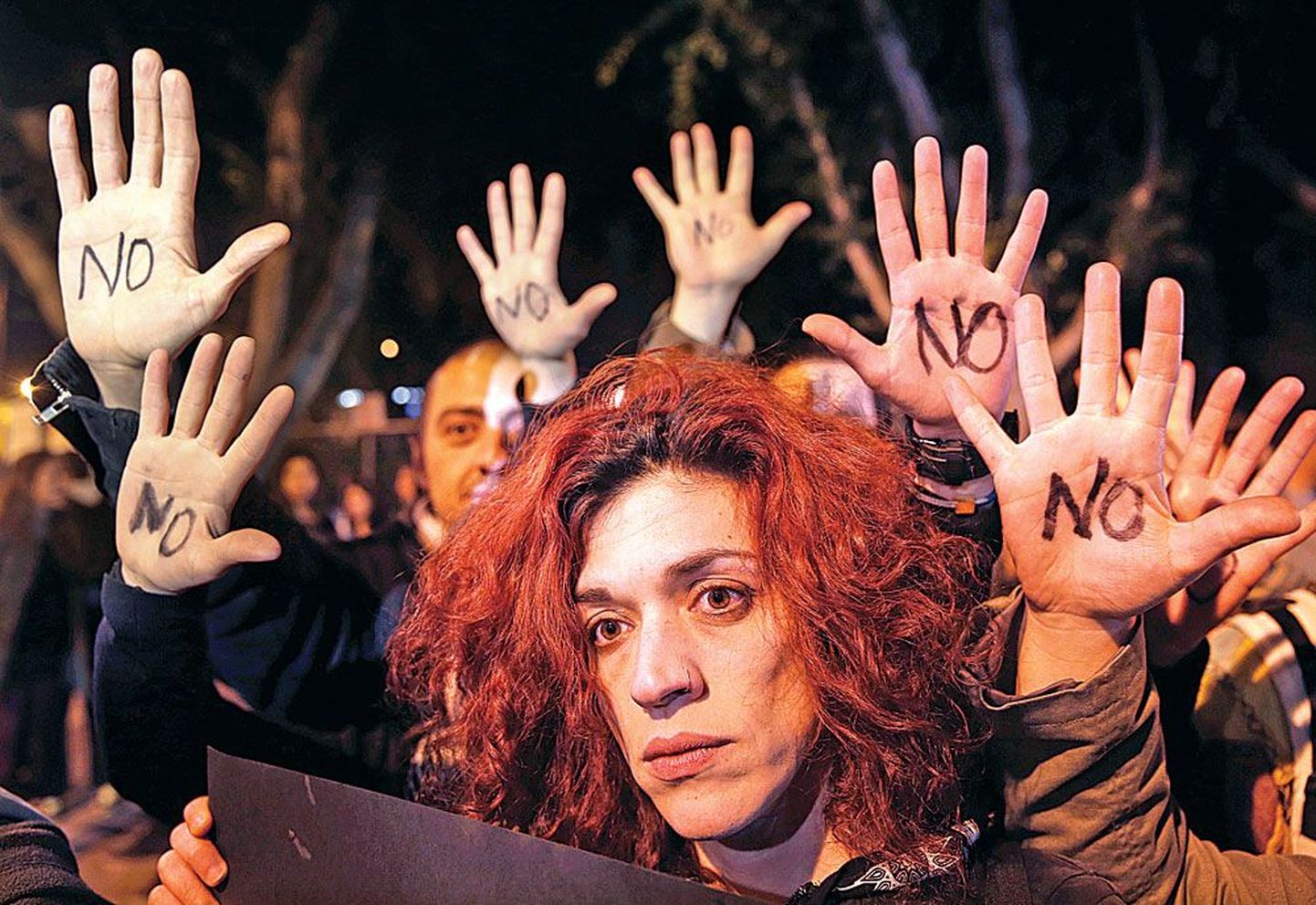 Teisipäeva õhtul kogunes rahvas Küprose parlamendi ette protesteerima hoiuste maksustamise vastu.