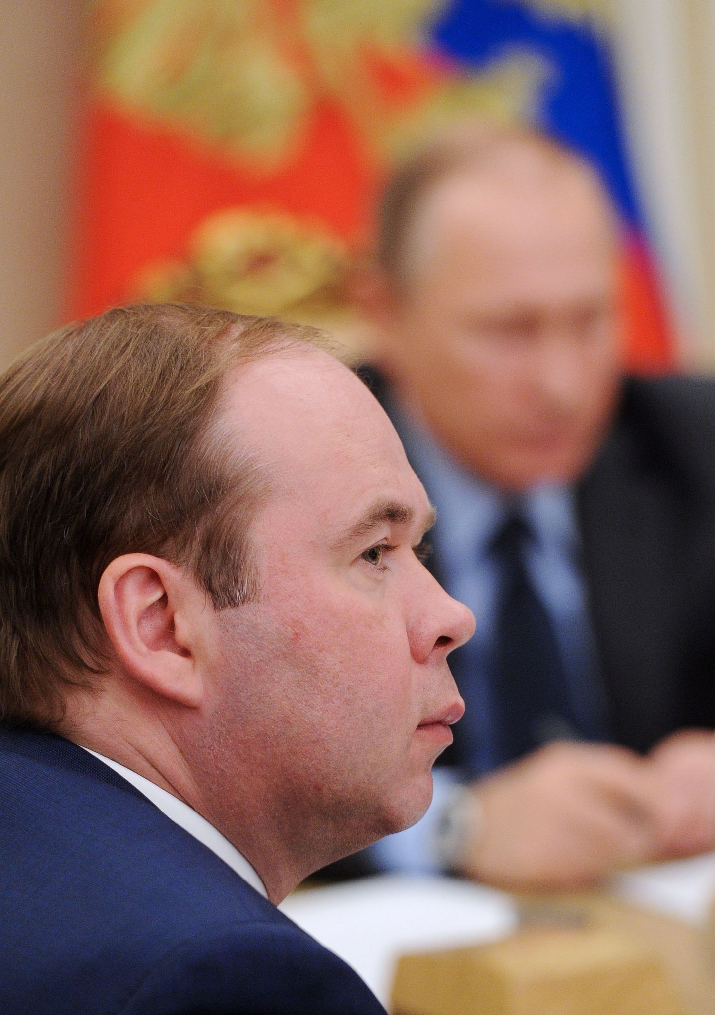 Anton Vaino oma ülemuse Vladimir Putini taustal.