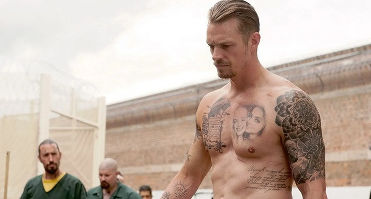 Три секунды 2023. Три секунды. Правила баскетбола 3 секунды. Юэль киннаман без рубашки. Три секунды.