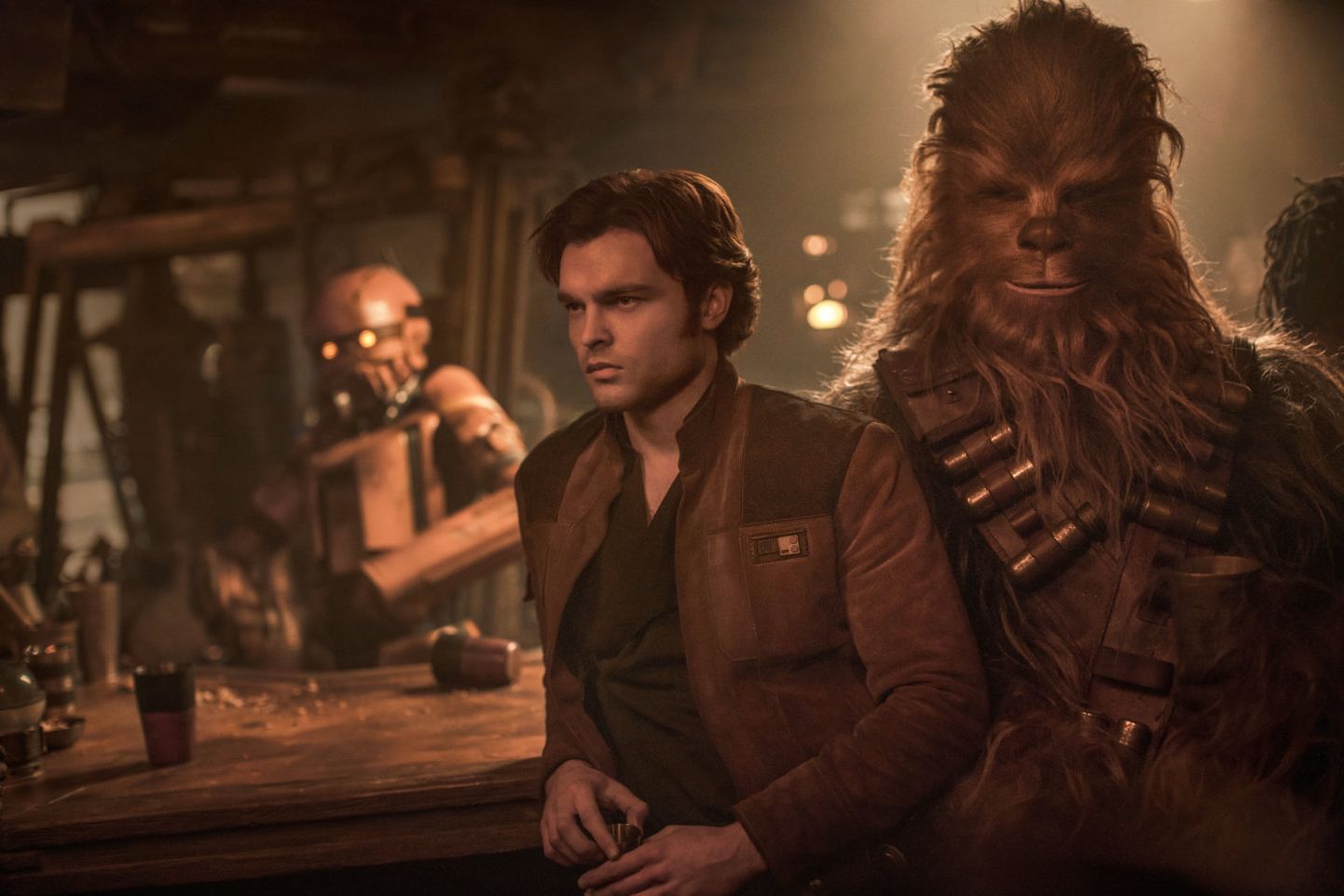 «Solo: Tähesõdade lugu». Poiss (Han Solo) ja tema koer, vabandust, 190-aastane wookie Chewbacca.