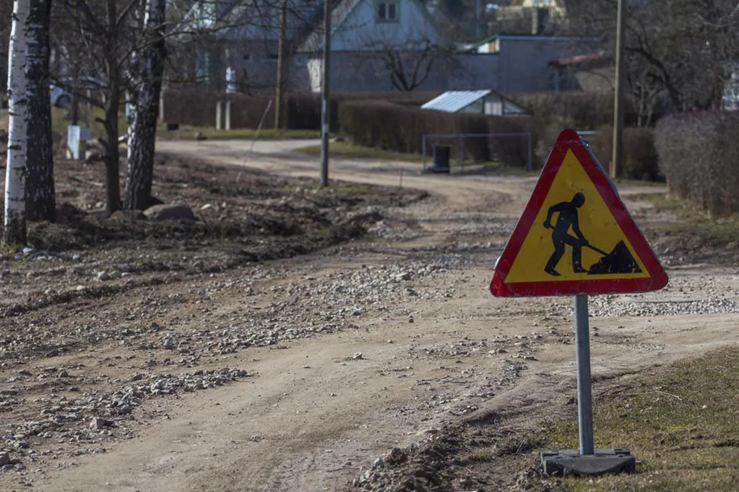 Terviserajal tuleb jooksjal läbida prahine lõik, kuid on lootust, et maikuuks saavad rada ja disc-golfi väljaku äär parema ilme.