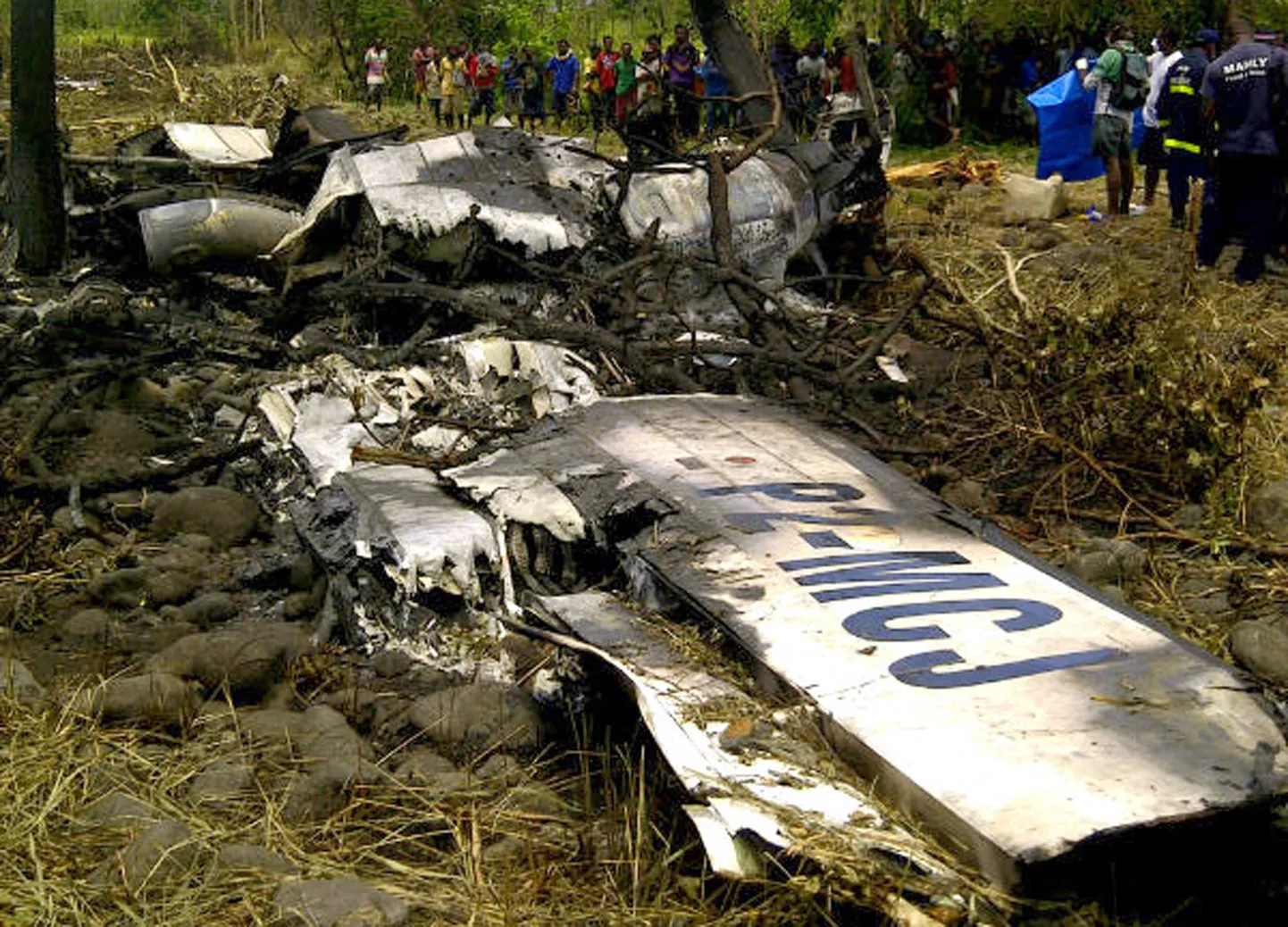 Paapua Uus-Guinea  lennufirma Airlines PNG Dash 8 rusud Madangi lähedal