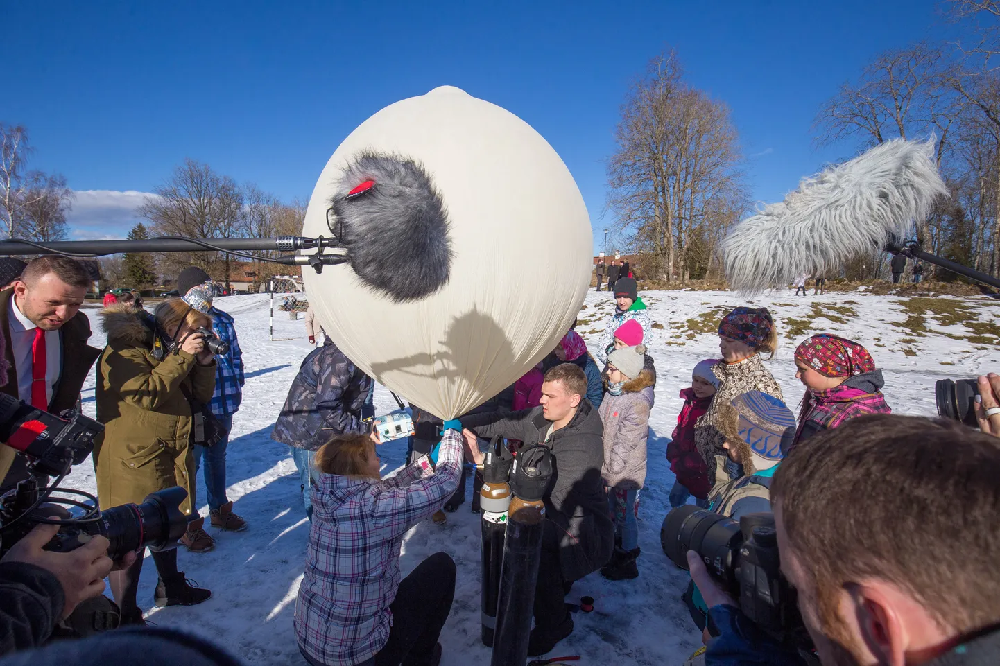 Väätsa kooli kosmosepäeval läkitati stratosfääri teadusjaam.