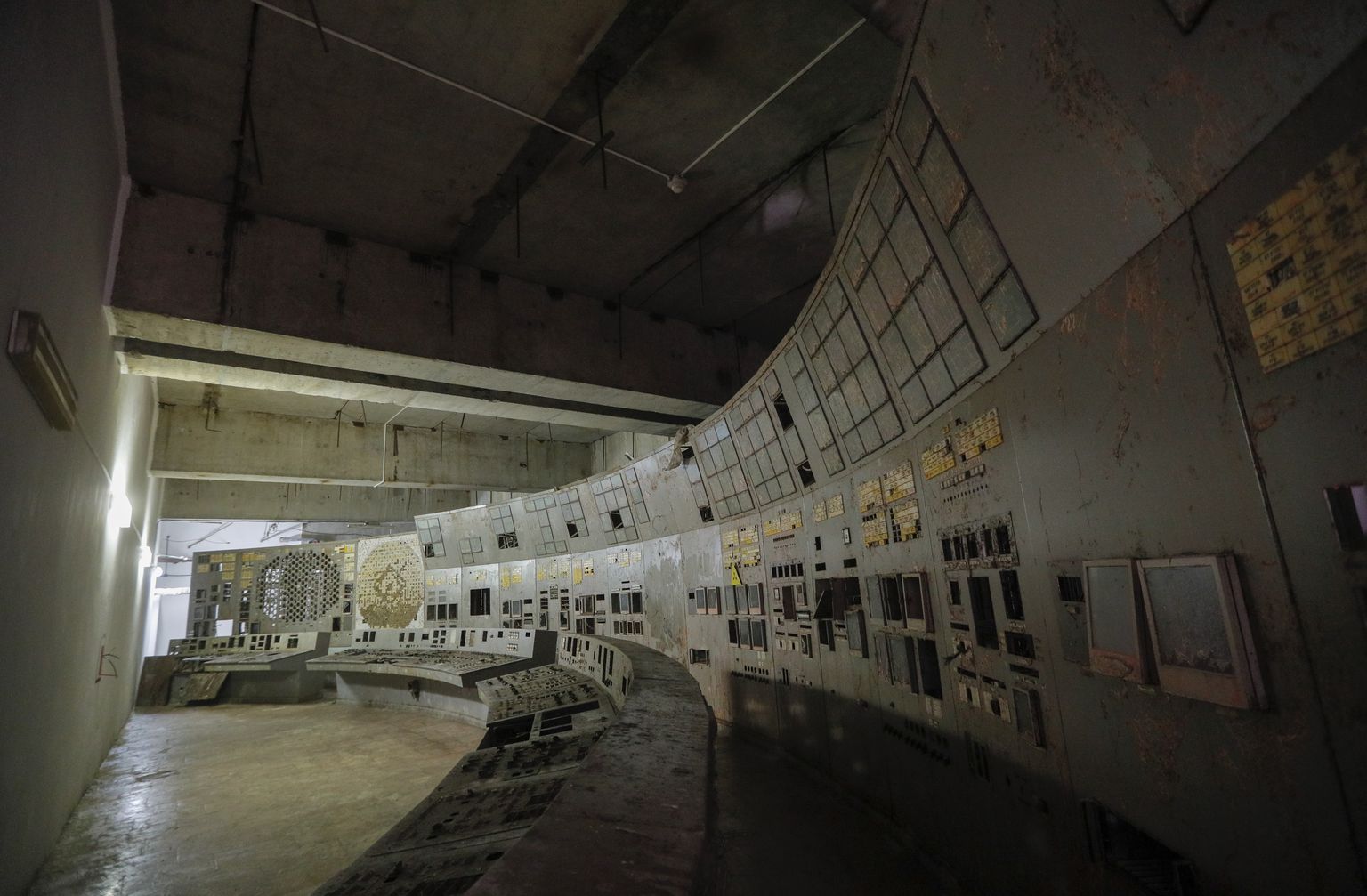 Зал управления четвертым реактором.