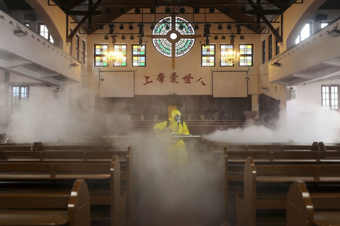 Viirustõrje Wuhani kirikus.