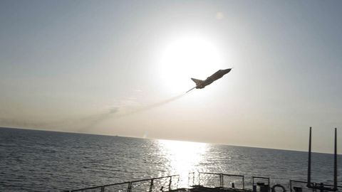 Российский Су-24 разбился при взлете в Сирии, весь экипаж погиб