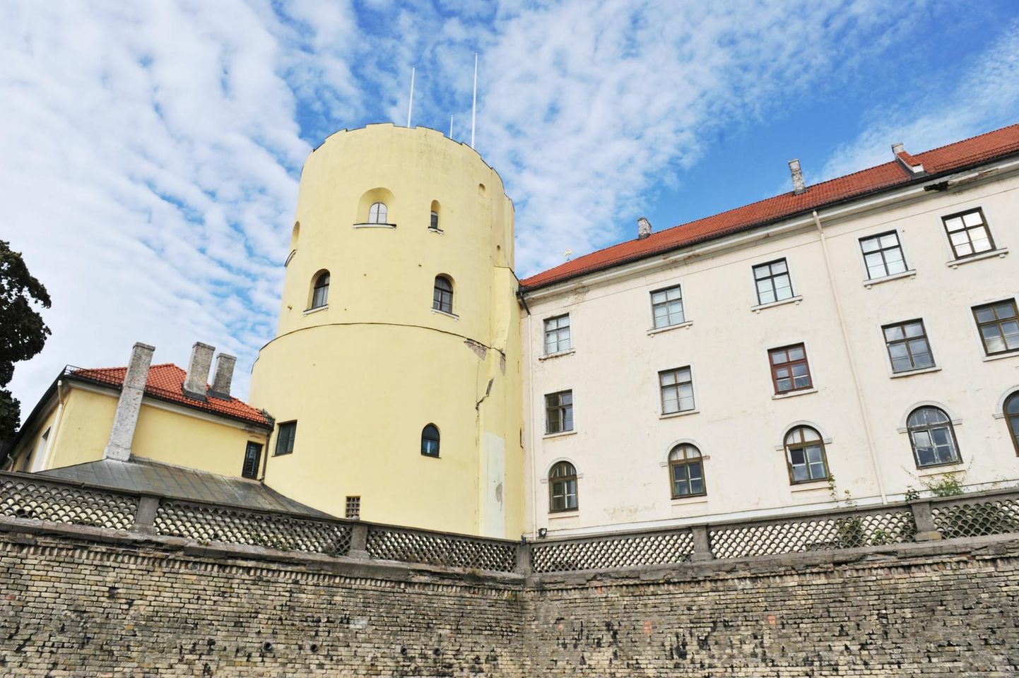 Praegu soovib end Riia lossis presidendina sisse seada kolm kandidaati, kuid pole välistatud, et keegi neist ei saa riigipeaks. 