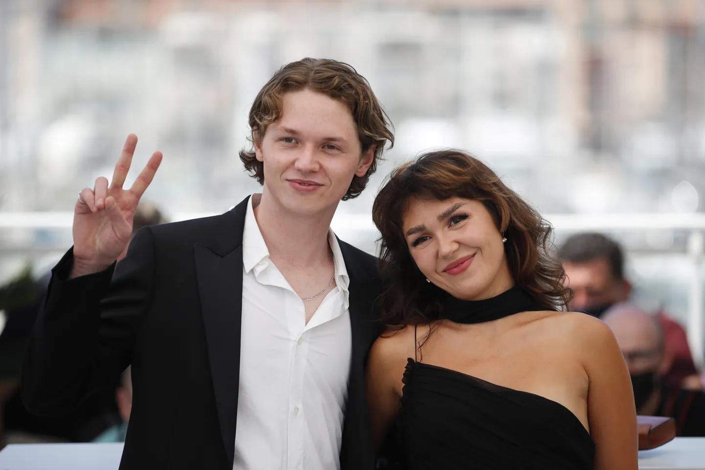 Val Kilmeri lapsed Jack Kilmer ja Mercedes Kilmer 7. juulil 2021 Cannes'i filmifestivalil enne nende isast rääkiva dokumentaali «Val» esilinastust