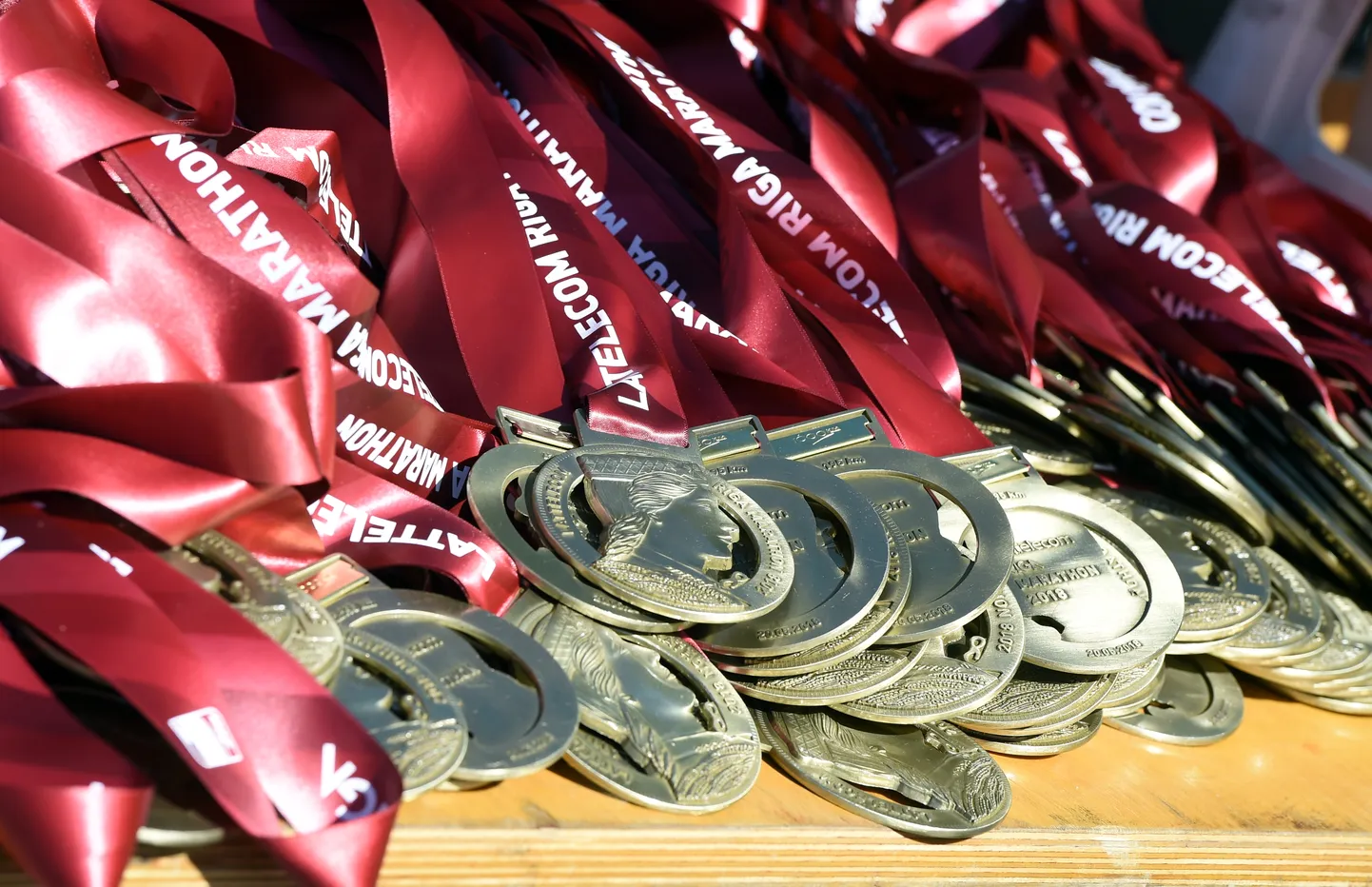 "Lattelecom" Rīgas maratona 42 km distances dalībnieku piemiņas medaļas.