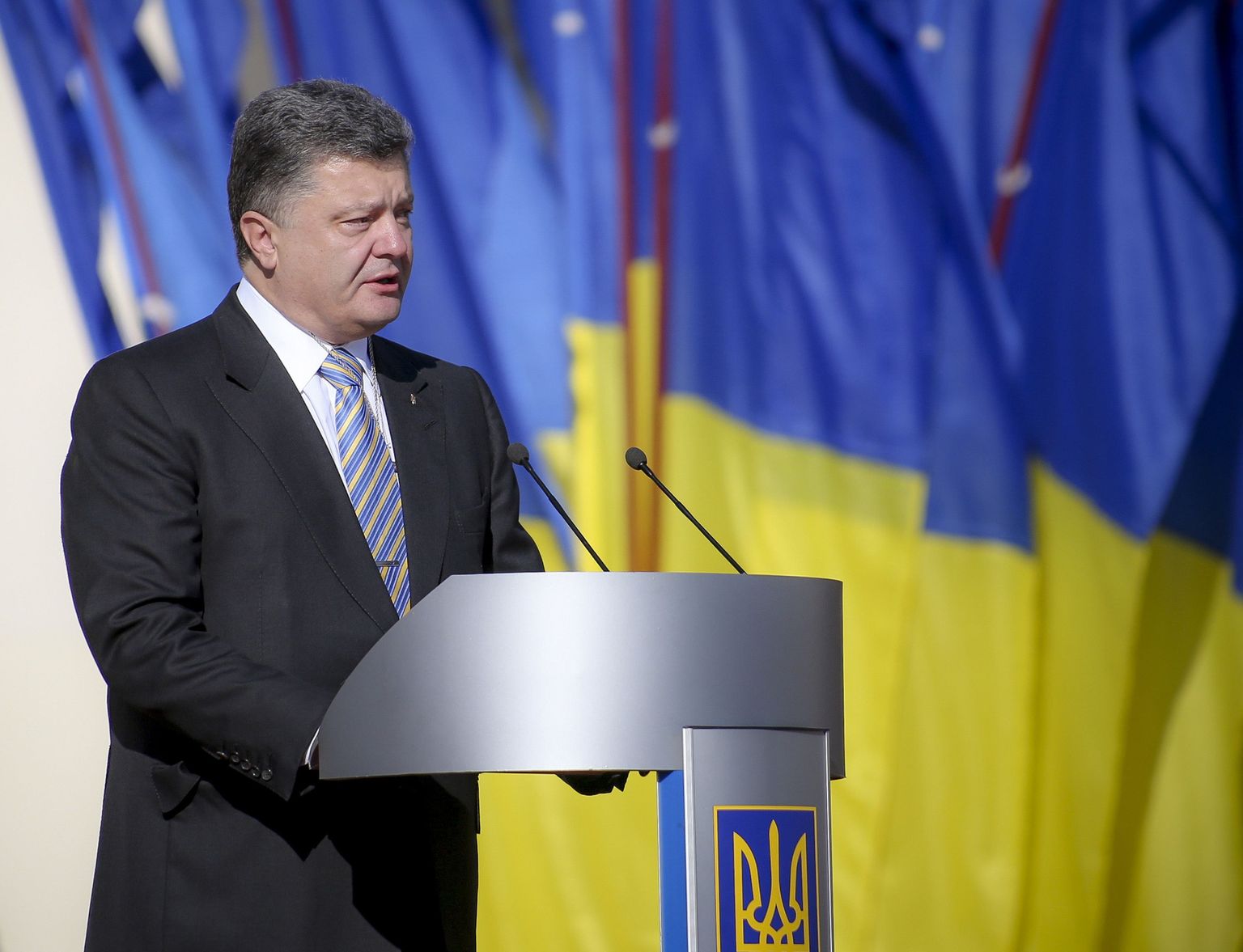 Ukraina president Petro Porošenko riigilipu päeval kõnet pidamas.
