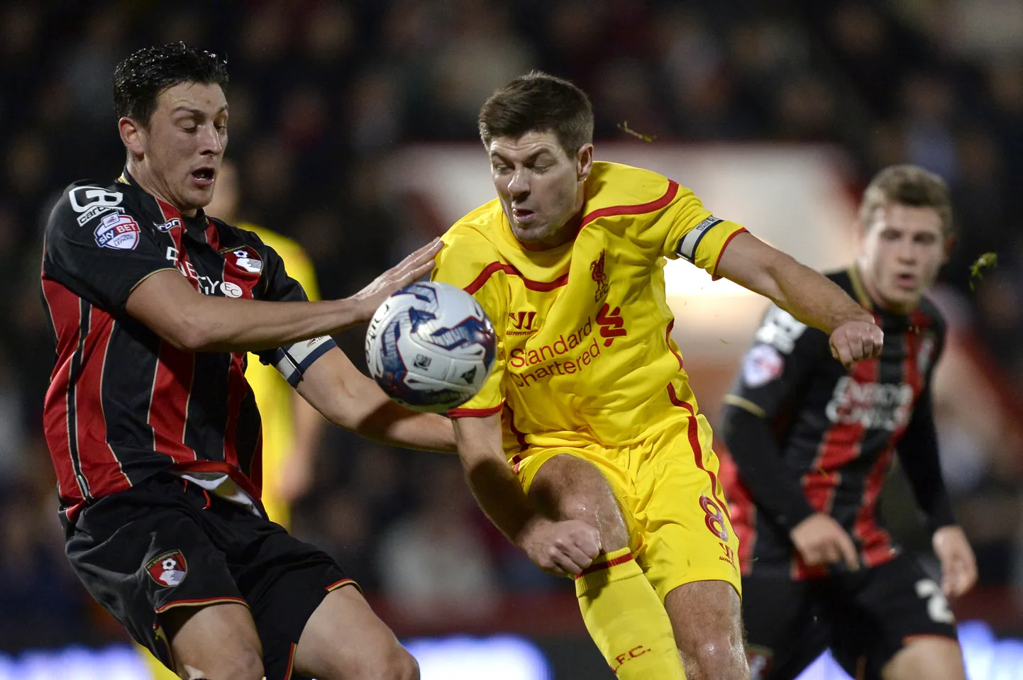 Steven Gerrard (kollases) 2014. aastal mängus Bournemouthiga.
