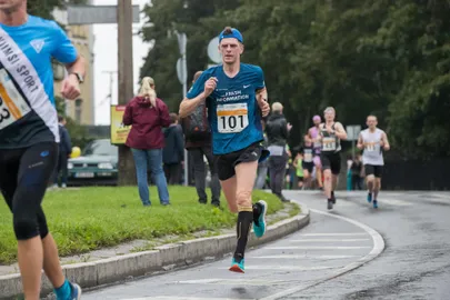 Postimehe peatoimetaja asetäitja Aivar Reinap tunamullu sügisel SEB rahvajooksu 10 kilomeetri distantsil.