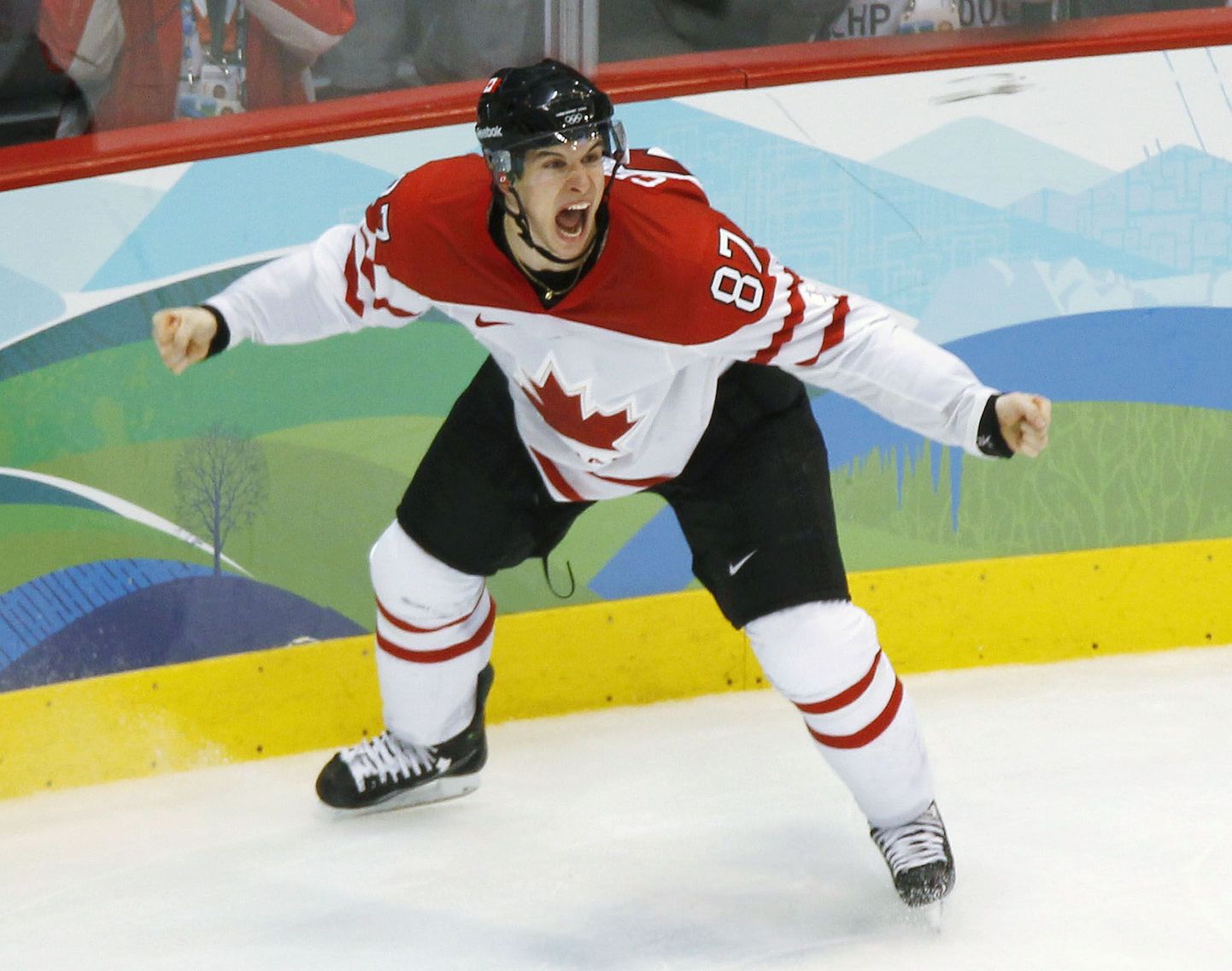 Kanada hokikoondise äss Sidney Crosby on paar sekundit tagasi löönud võiduvärava.