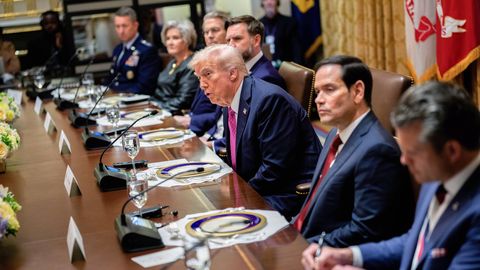 Laikraksts: Tramps daudz lamājies un mēģinājis piespiest Zelenski pieņemt Putina prasības