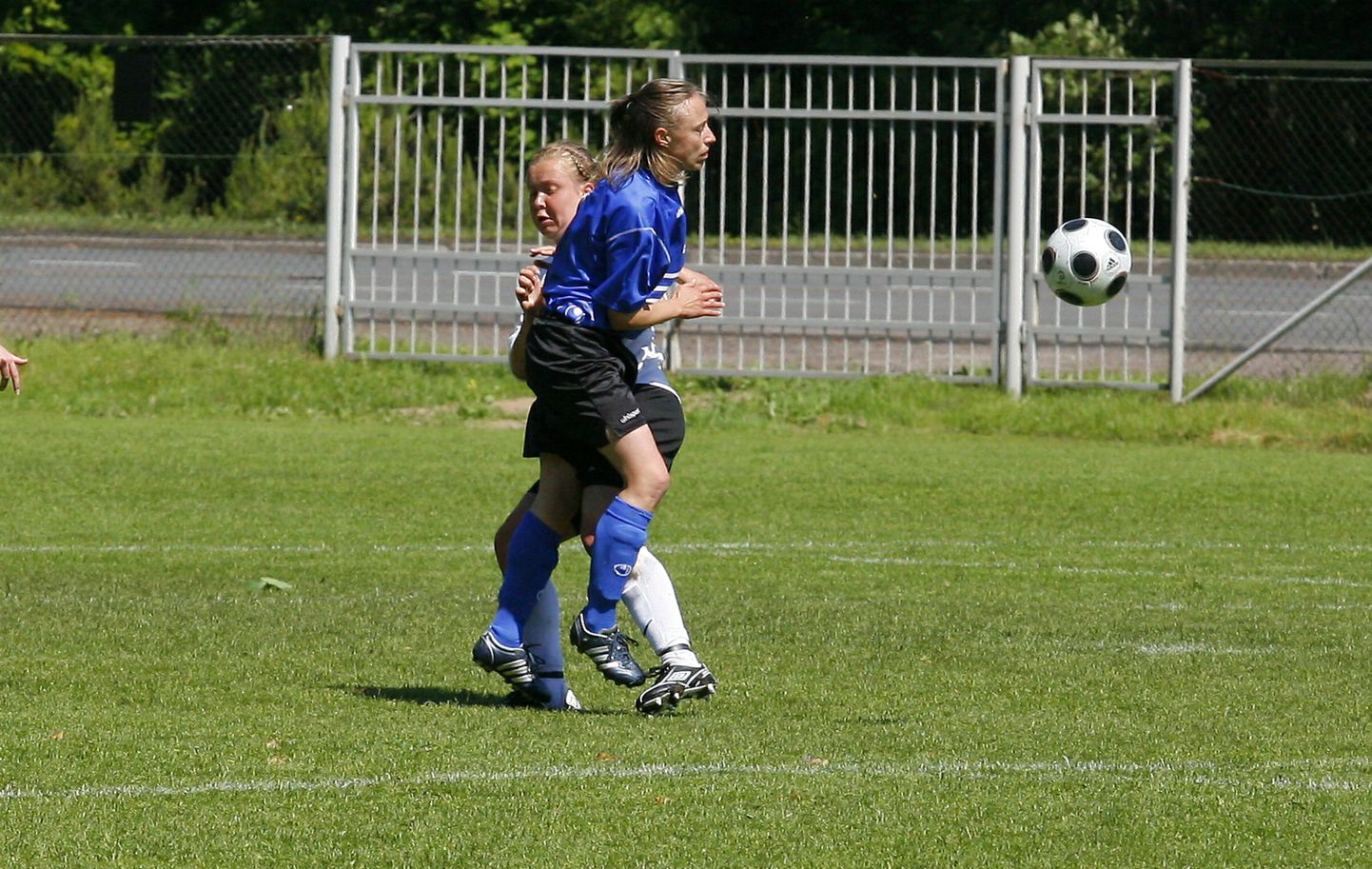 Anastassia Morkovkina (sinises) vedas Pärnu naiskonna võidule. Arhiivifoto.