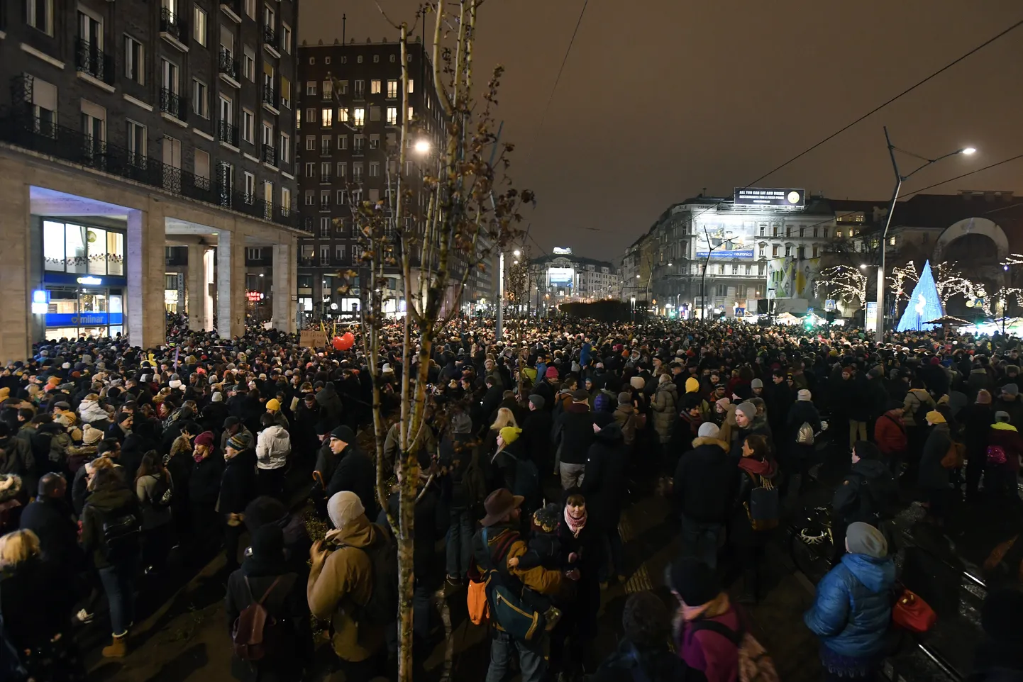 Budapestis korraldati meeleavaldus Ungari valitsuse plaani vastu kehtestada kontroll teatrite üle.