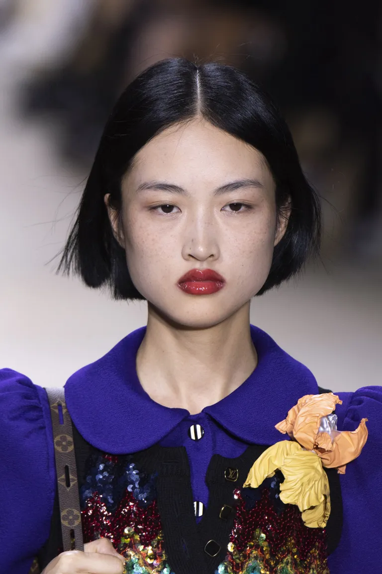 Punane huul jääb veelgi efektsem, kui ülejäänud nägu vaid minimaalselt meikida. - Louis Vuitton catwalk fashion show SS20 s2020 at Paris Fashion Week, France in October 2019.CAP/GOL©GOL/Capital Pictures