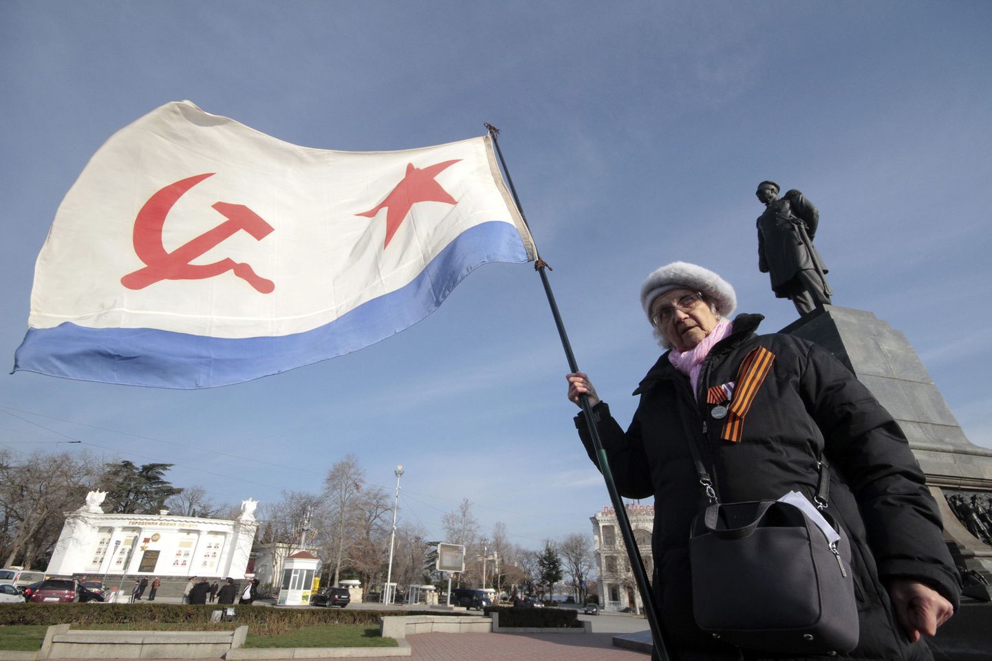 Naine Sevastopolis Krimmi annekteerimise aastapäeval.