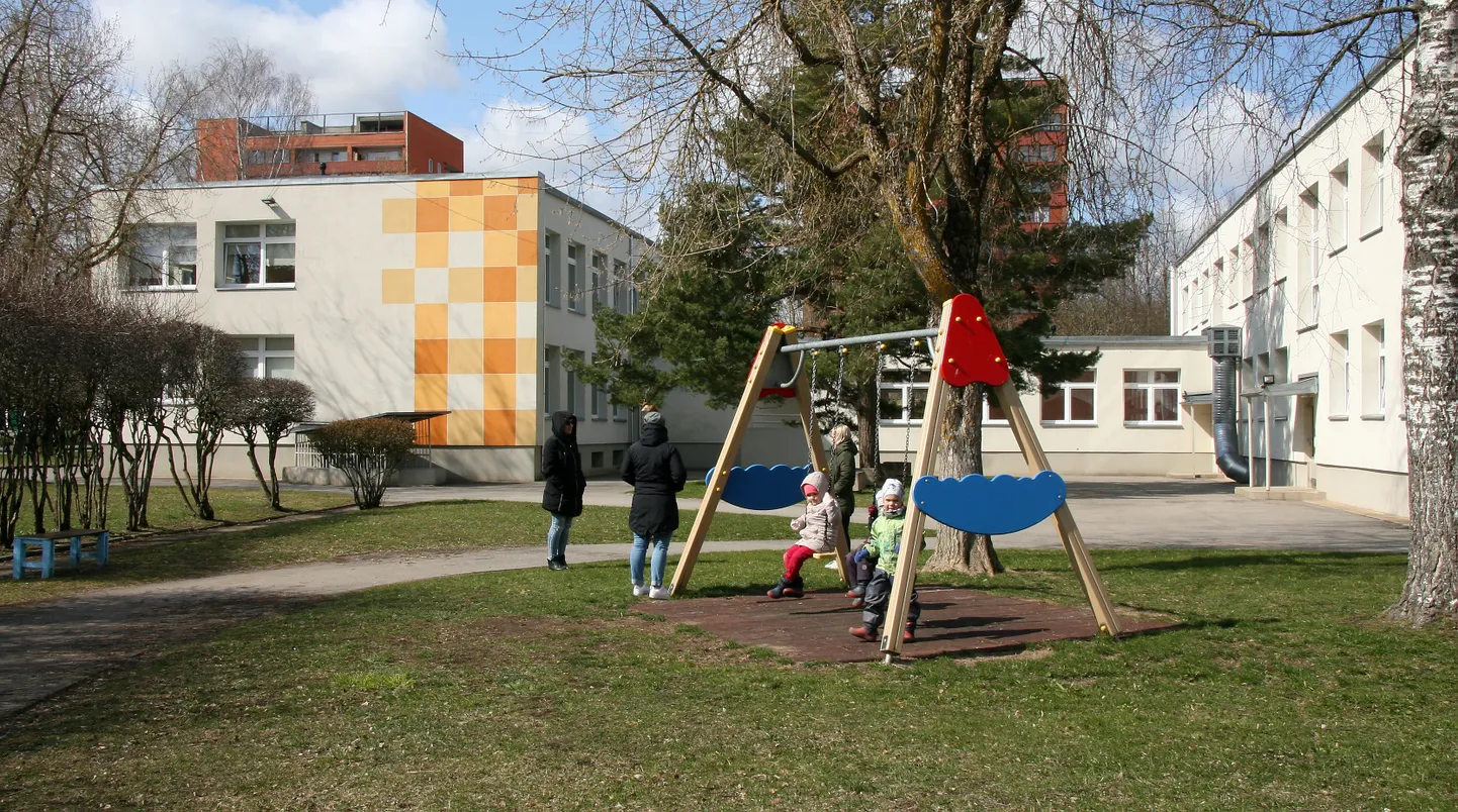 Vahepeal üsna tühjaks jäänud lasteaedadesse lisandub iga päev lapsi. Pilt on tehtud Jõhvis Kalevipoja majas.