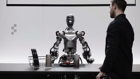 VIDEO ⟩ Humanoidrobot ja ChatGPT tehisaru pandi kokku ning tulemus sai üle ootuste hea