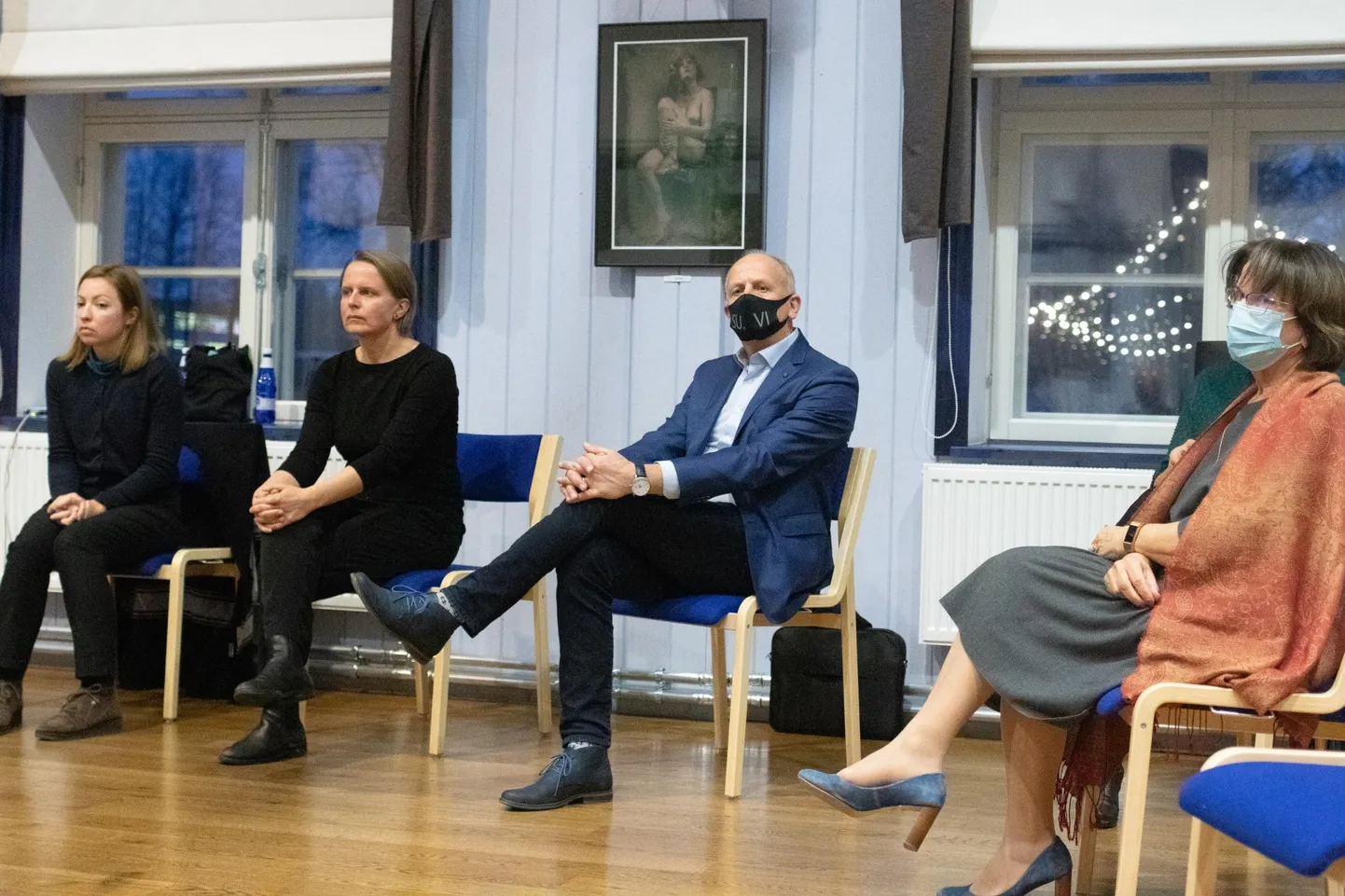 Arhitektid Nele Šverns (vasakult) ja Katrin Koov rääkisid Kadrina hariduskogus, millist mõju avaldab ruum õppimisele ja õppuritele.