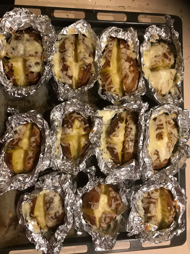 Ahjukartul mozzarella juustuga.