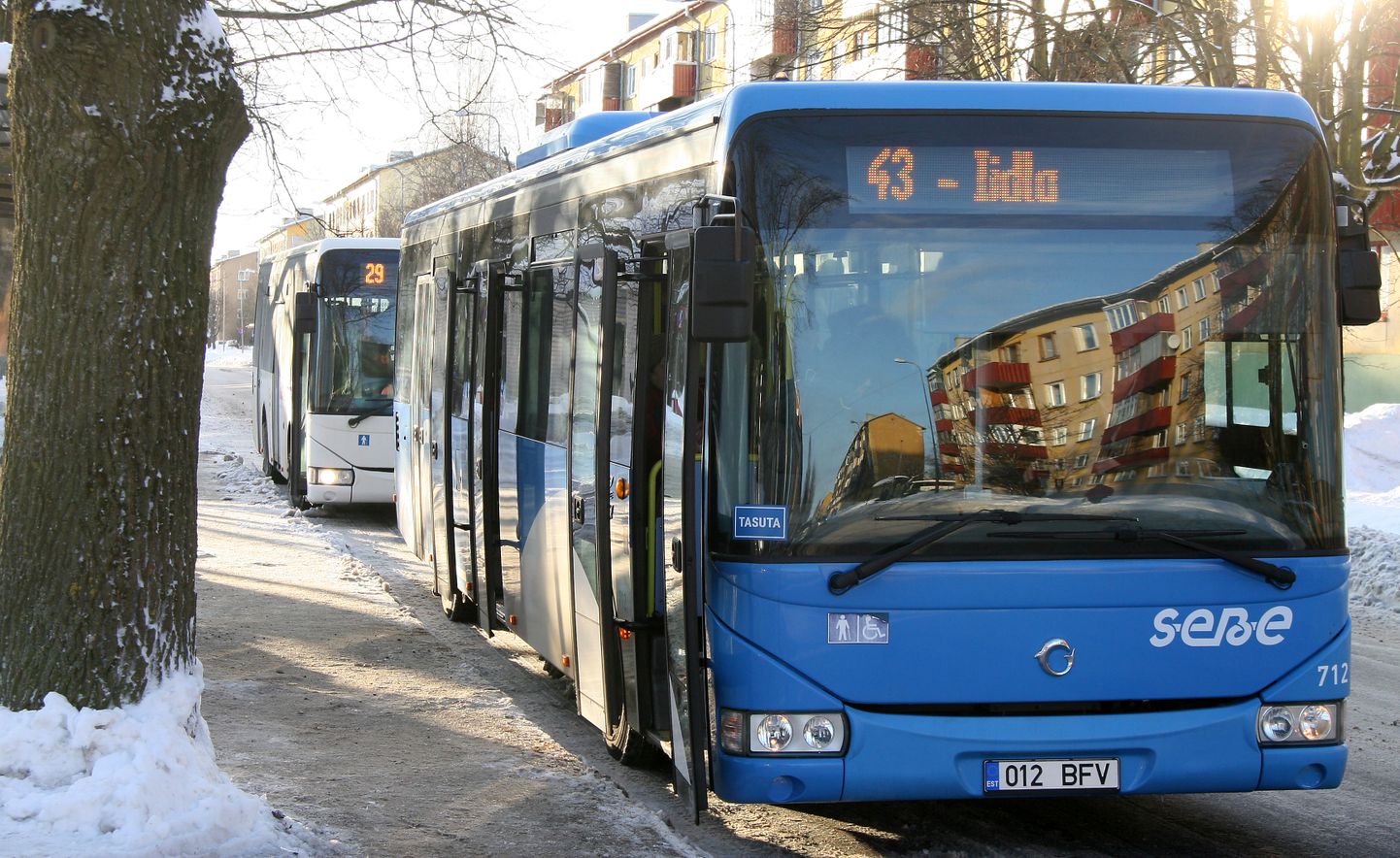 С 14 октября конечная остановка кохтла-ныммеских автобусов будет на Йыхвиском автовокзале, и по улице Калеви они не станут ходить и тогда, когда там закончится ремонт.