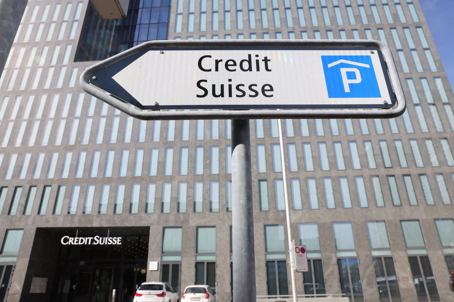 Investorid ei kipu hoiuste raha Credit Suisse parkima