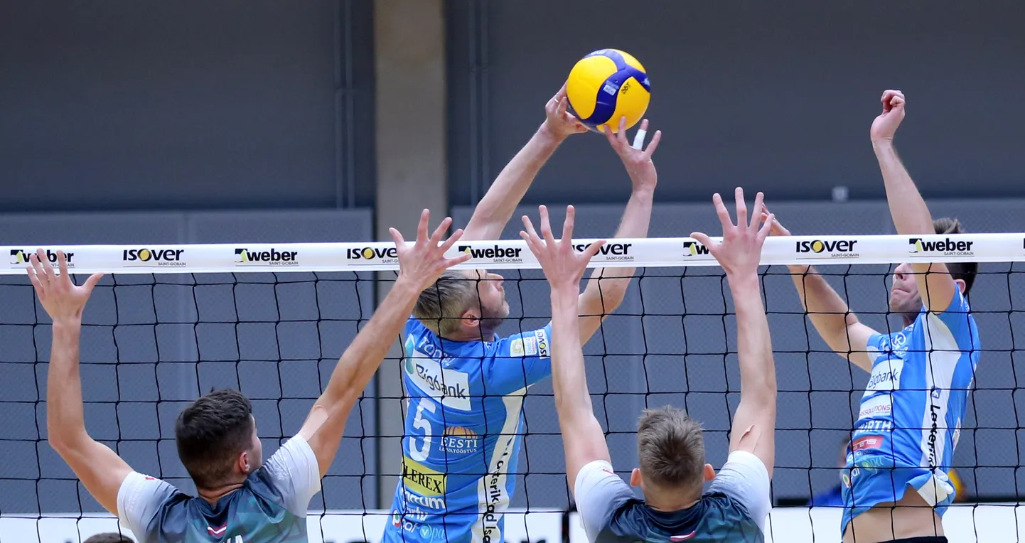 24. oktoobrill kohtusid Ülikooli spordihoones omavahel Tartu Bigbank (sinises) ja Jurmala RTU Robežsardze.