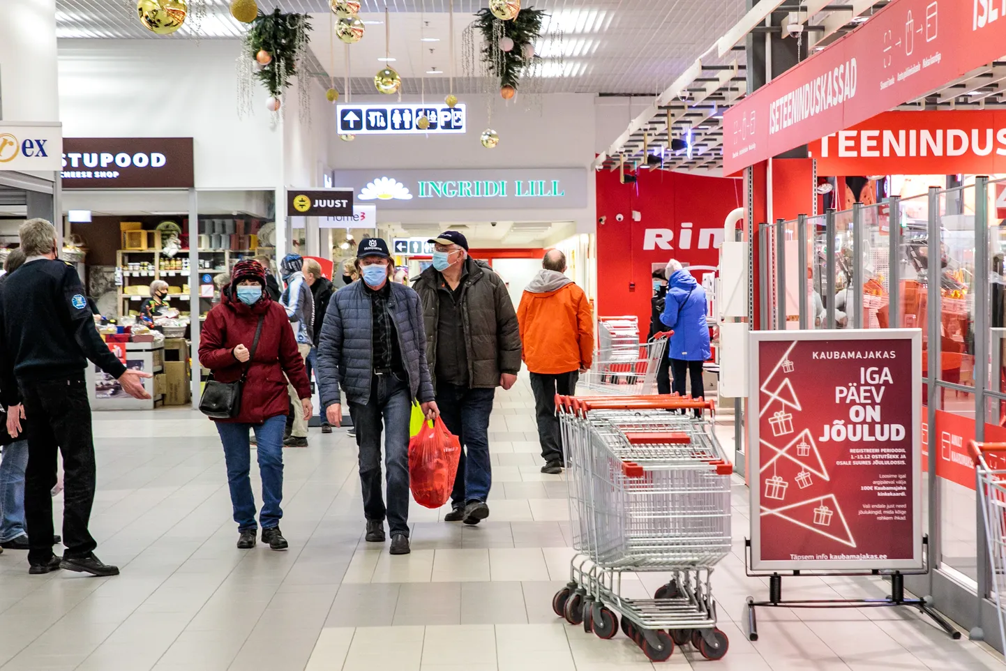 Tarbijate kindlustunde vähenemine annab tunda ka kaubanduses.