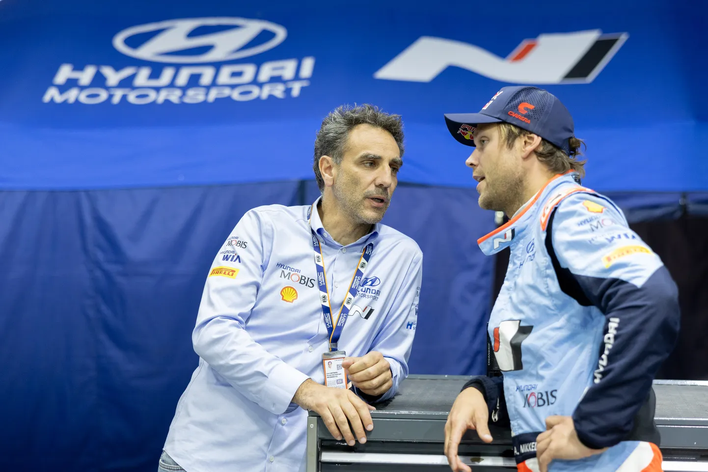 Cyril Abiteboul (vasakul) ja Andreas Mikkelsen.